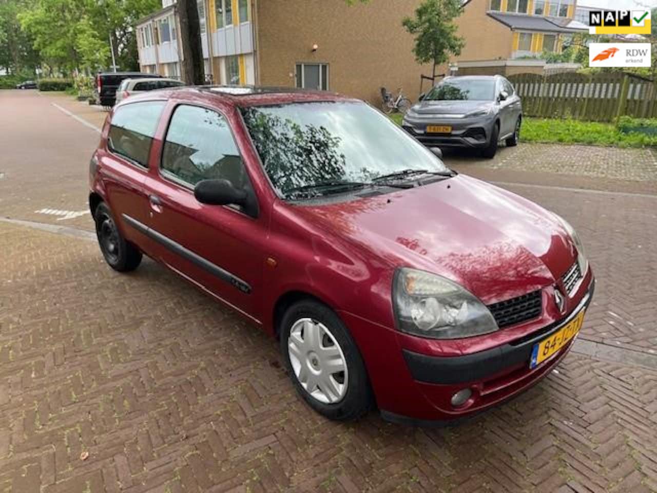 Renault Clio - AUTOMAAT / 99.000 NAP / Open dak - AutoWereld.nl