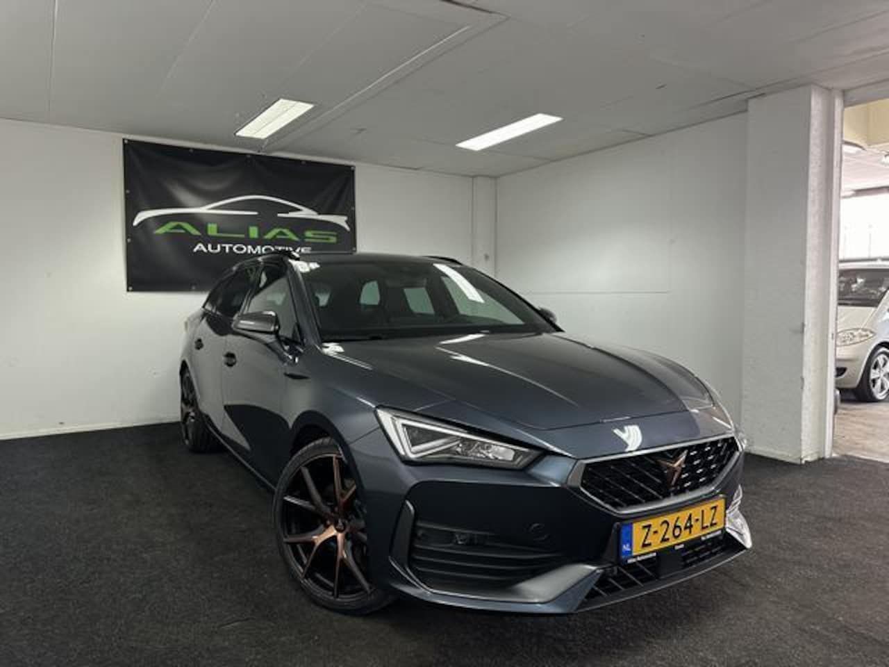 CUPRA Leon Sportstourer - 1.4 e-Hybrid Essential - Navi - Lane assist - Cruise - Virtual - 8721 km NAP! - AutoWereld.nl