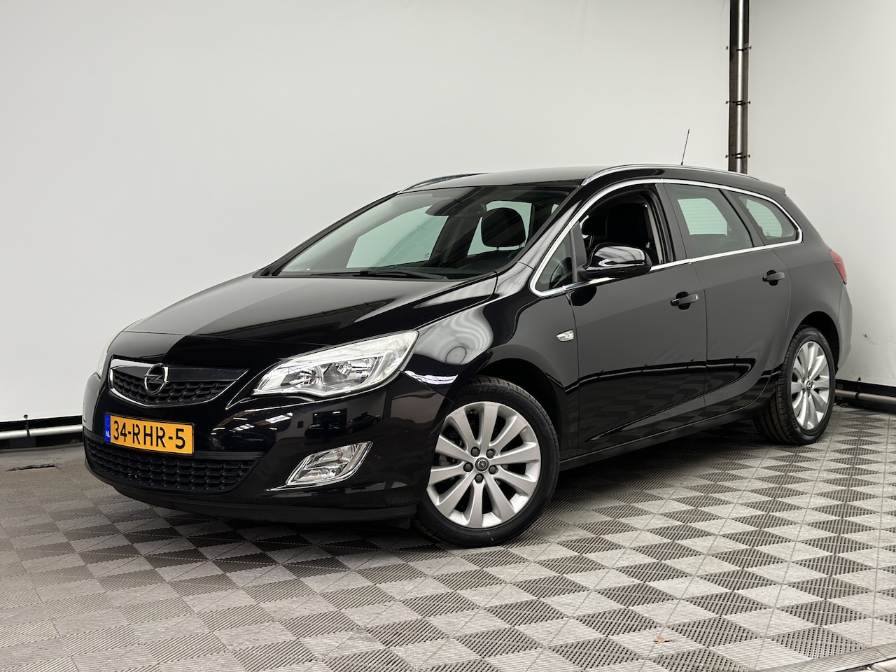 Opel Astra Sports Tourer - 1.4 Cosmo Airco Lm17" NL Auto - AutoWereld.nl