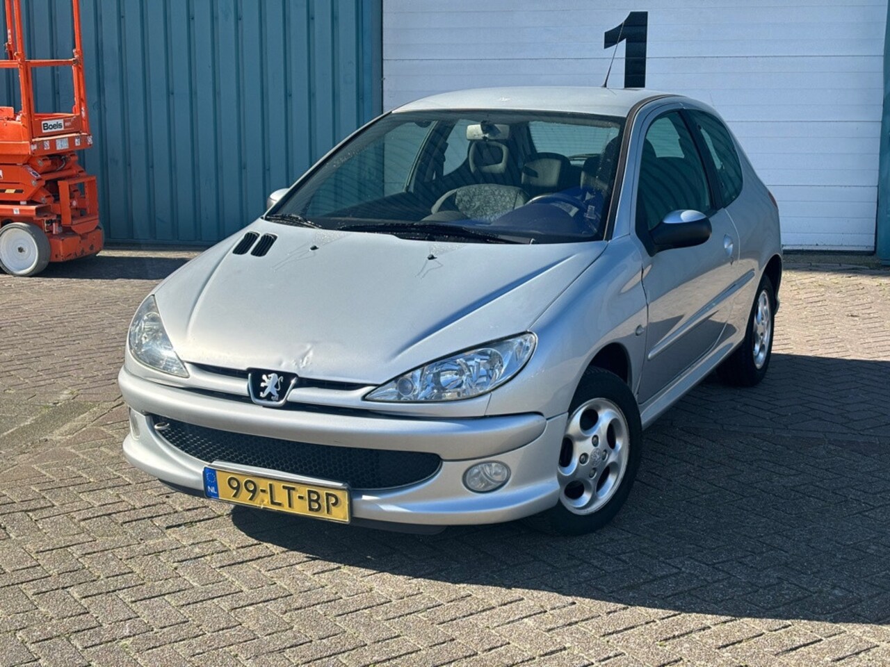 Peugeot 206 - 1.4 XT Quiksilver Airco!! Velgen!! 167DKM!! 2003!! - AutoWereld.nl