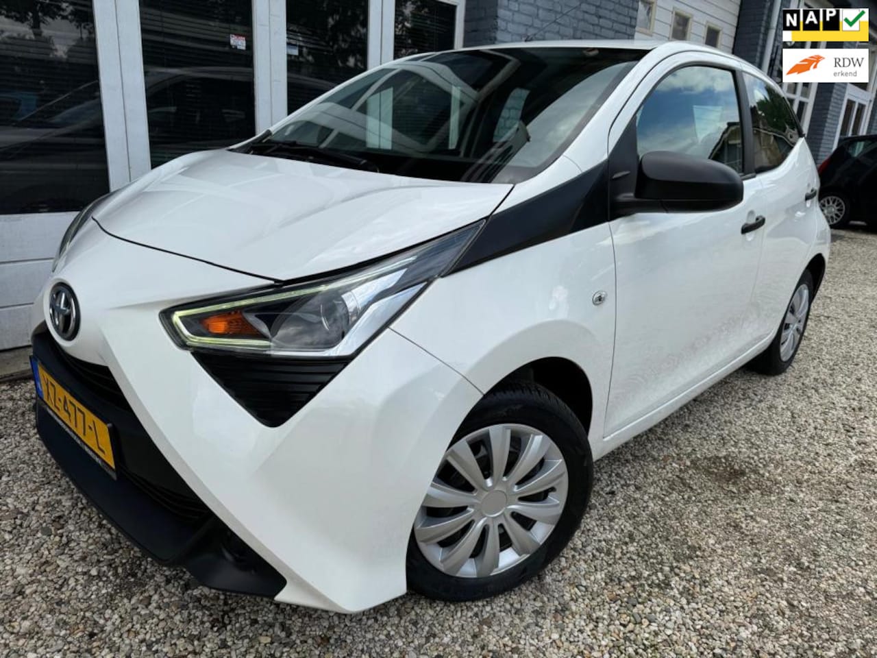 Toyota Aygo - 1.0 VVT-i x-fun 1.0 VVT-IX FUN, FRISSE AYGO MET AIRCO EN 5 DEUREN, INCLUSIEF APK EN AFLEVER KOSTEN - AutoWereld.nl