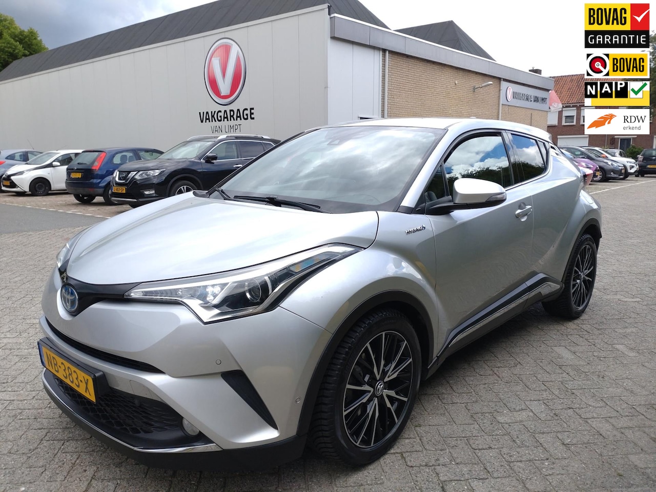 Toyota C-HR - 1.8 Hybrid Executive|18" LM-velgen|Navigatiesysteem| - AutoWereld.nl