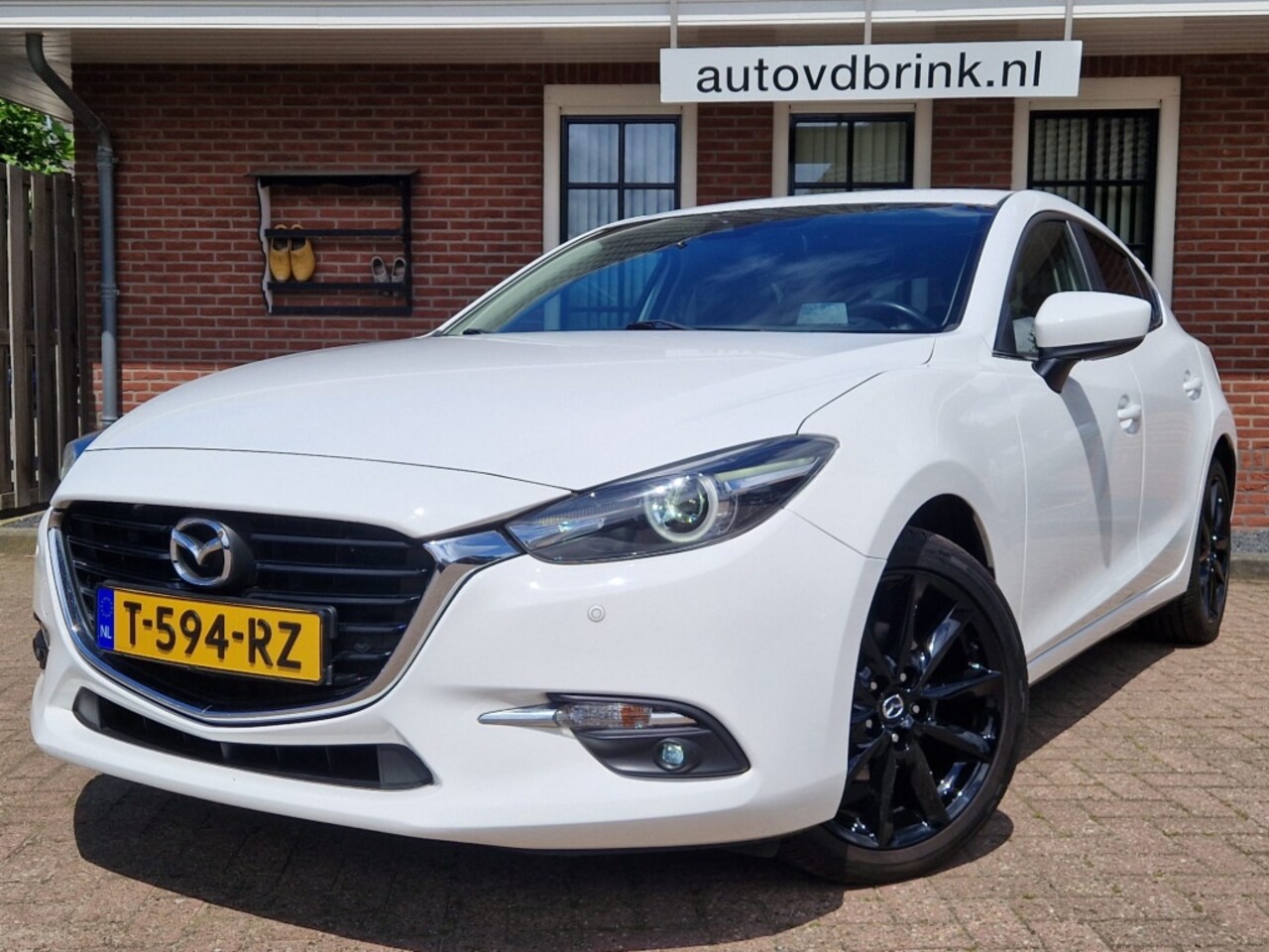 Mazda 3 - 2.0 S.A. 120 GT-M, STUURVERWARMING, STOELVERWARMING, HEAD-UP DIS - AutoWereld.nl