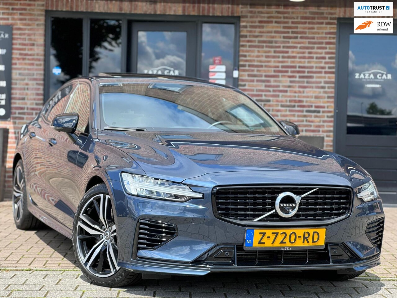 Volvo S60 - 2.0 Recharge Hybride T8 AWD R-Design Pano 360 camera HUD - AutoWereld.nl