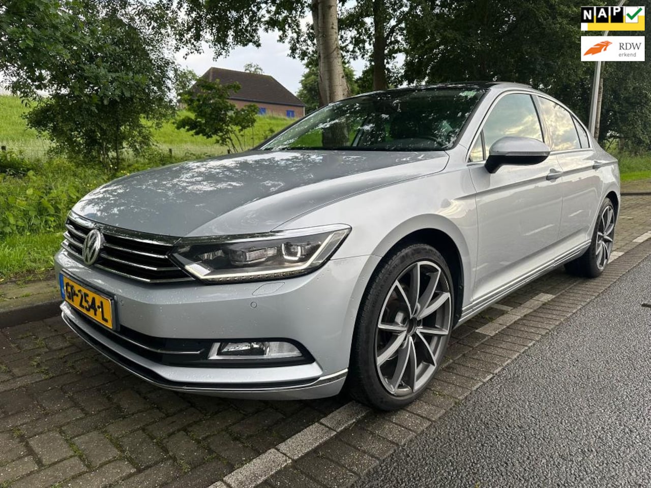 Volkswagen Passat - 2.0 TDI Highline panoramadak, full led, vitural display, nap - AutoWereld.nl