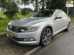 Volkswagen Passat - 2.0 TDI Highline panoramadak, full led, vitural display, nap