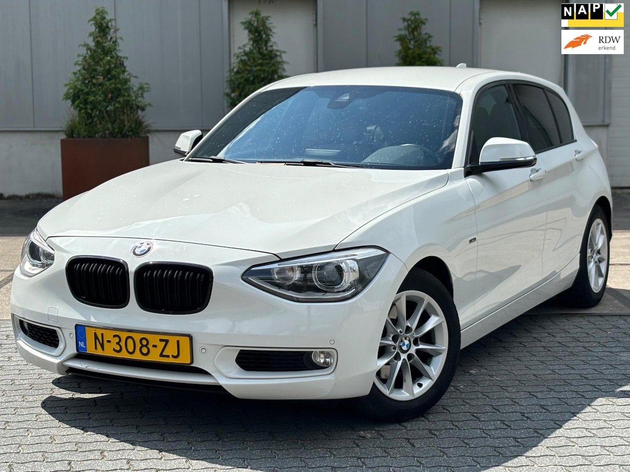 BMW 1-serie - 118i Business 118i Business, Navi, Pdc, stoelvw, elekt pkt - AutoWereld.nl