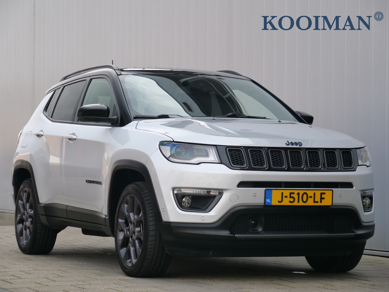 Jeep Compass - 4xe 240pk Automaat Plug-in Hybrid Electric S Navigatie / DAB / Apple Carplay / Leer - AutoWereld.nl