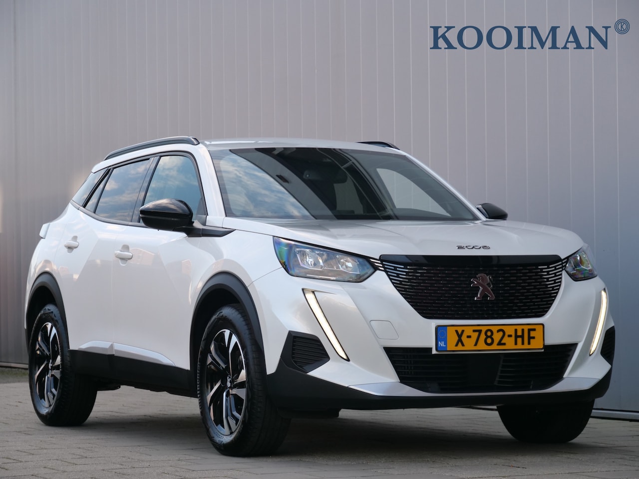 Peugeot 2008 - 1.2 PureTech 130 Pk Allure Automaat Navigatie / Apple Carplay / DAB - AutoWereld.nl