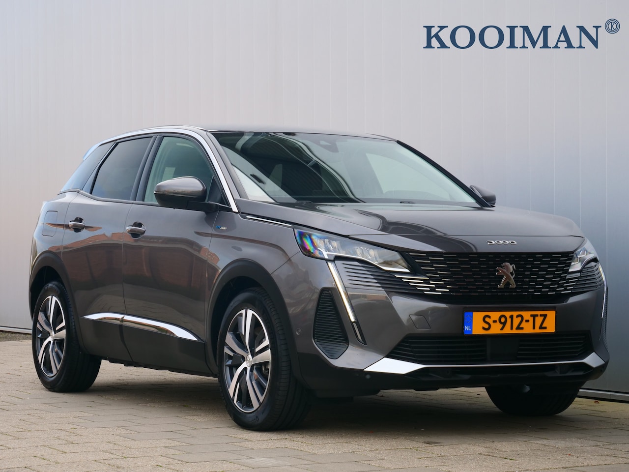 Peugeot 3008 - 1.6 HYbrid 225 Allure Automaat Navi / DAB / Camera / Apple Carplay - AutoWereld.nl