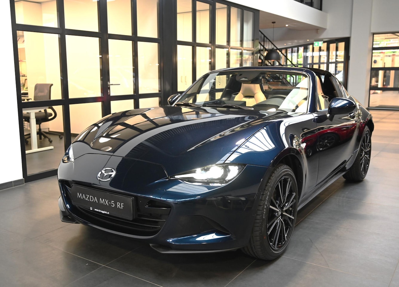 Mazda MX-5 RF - SkyActiv-G 184 6MT Kazari Model 2024 *Actie: nu met €4.300 instapvoordeel* - AutoWereld.nl