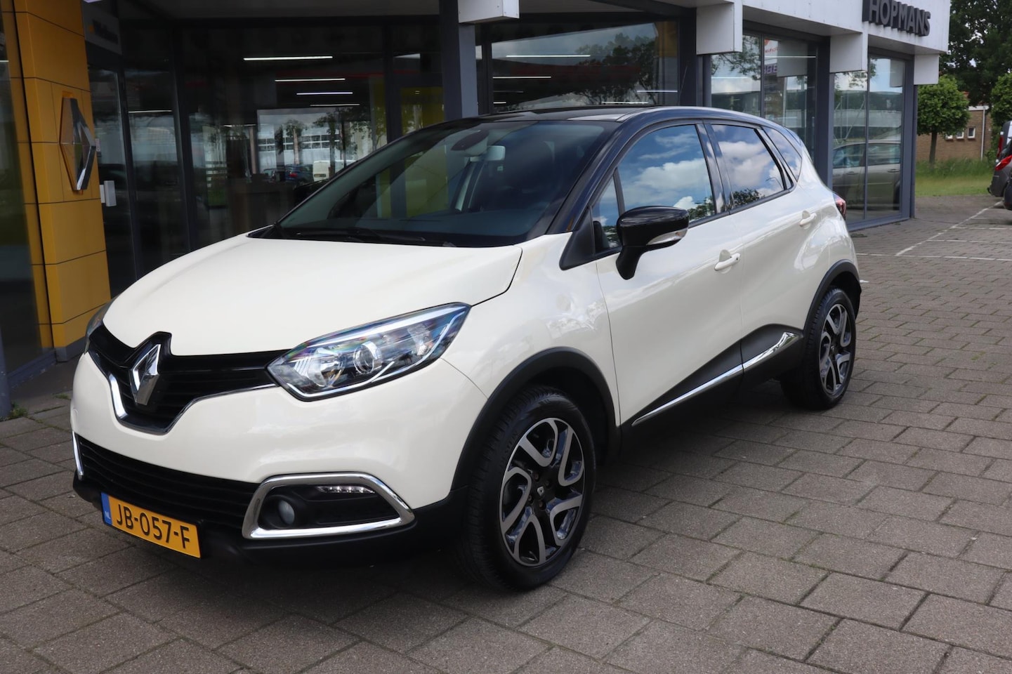 Renault Captur - TCe 90 Dynamique | Nav | Parkeersens. |Camera | All Season banden | Trekhaak afnb kogel | - AutoWereld.nl