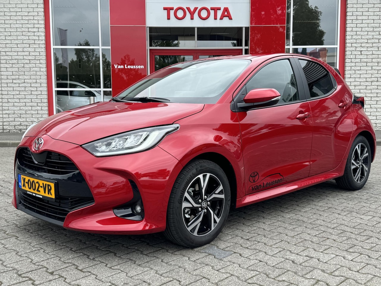 Toyota Yaris - 1.5 HYBRID FIRST EDITION NAVI KEYLESS LM-VELGEN PRIVACY-GLASS - AutoWereld.nl