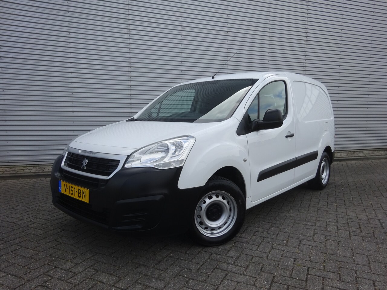 Peugeot Partner - 120 1.6 BlueHDi 75 L1 XR Airco / Trekhaak / Cruise control - AutoWereld.nl