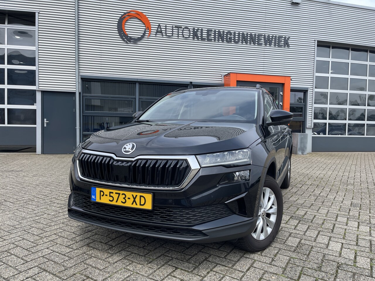 Skoda Karoq - 1.0 TSI Business Edition Apple/Android Carplay / Trekhaak wegklapbaar / Electr. achterklep - AutoWereld.nl