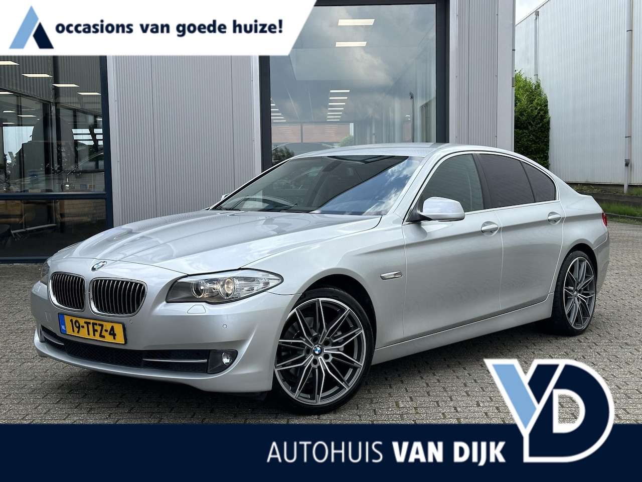 BMW 5-serie - 520i 184pk Aut. Executive | Trekhaak afn./20-inch/NL Auto/Privacy glass/Parkeerhulp - AutoWereld.nl