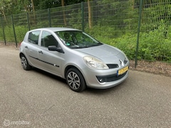 Renault Clio - 1.2-16V Special Line