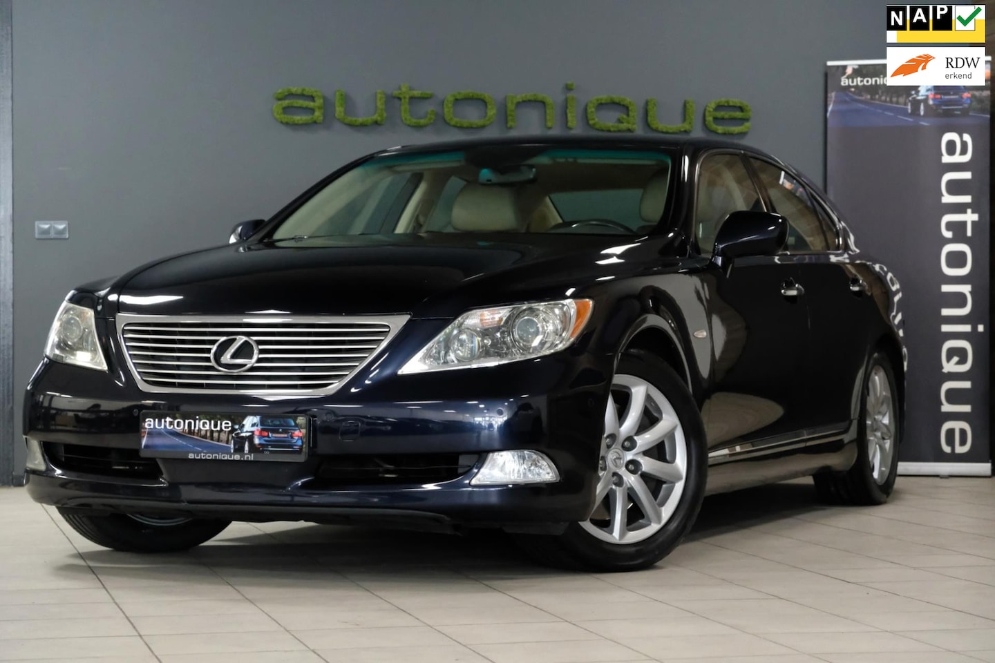 Lexus LS 460 - Luxury *4 Nieuwe Banden* 167dkm! Leder/Navi V8 381pk! - AutoWereld.nl