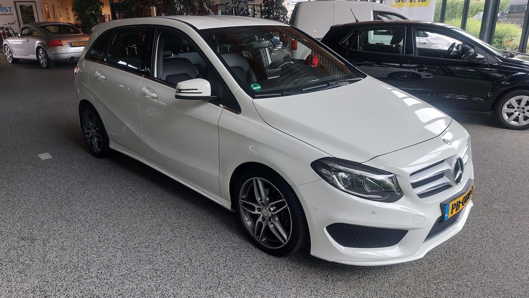 Mercedes-Benz B-klasse - B180 5DRS AMG - AutoWereld.nl