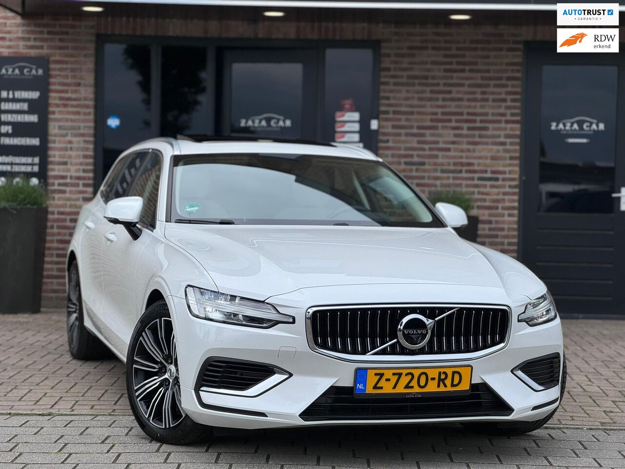 Volvo V60 - 2.0 T6 Hybride Recharge AWD R-Design Pano 360-camera Massage - AutoWereld.nl