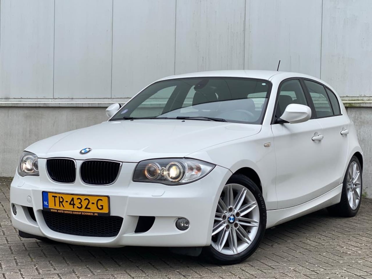 BMW 1-serie - 118i High Executive M-PAKKET I AUTOMAAT I NAVI I CRUISE I HALF-LEER I STOELVERWARMING I XE - AutoWereld.nl