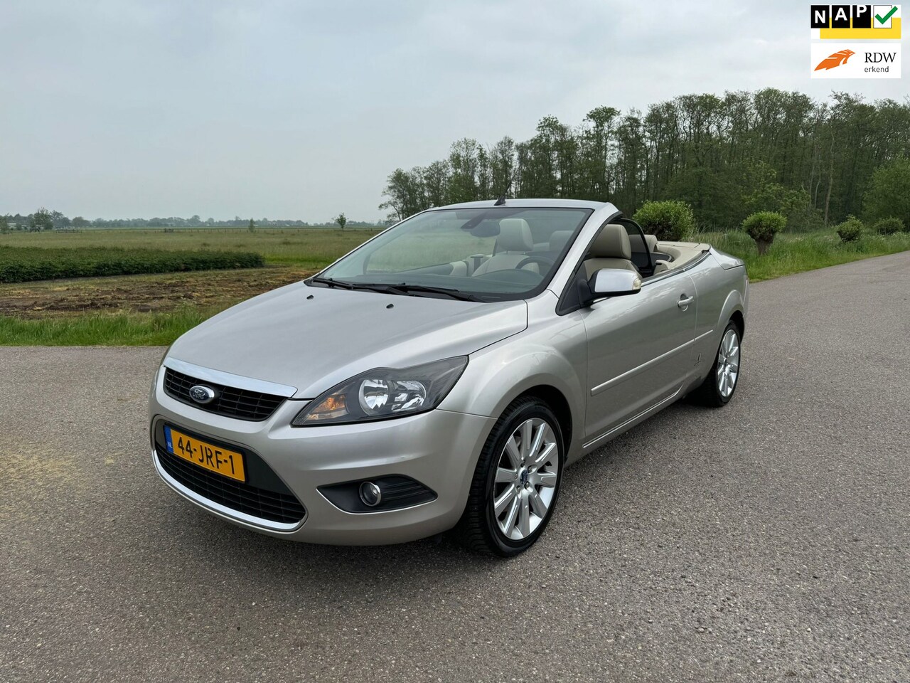 Ford Focus Coupé-Cabriolet - 2.0 Titanium / Automaat / Airco / Leder / Voorstoel Verwarmd / Cruise Controle / Originele - AutoWereld.nl