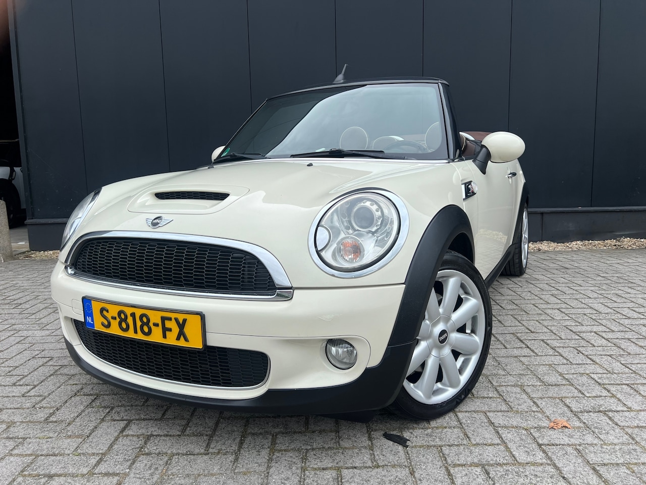 MINI Cabrio - 1.6 Cooper S '09 Leder/Xenon/17'Lmv/ZrMooi - AutoWereld.nl