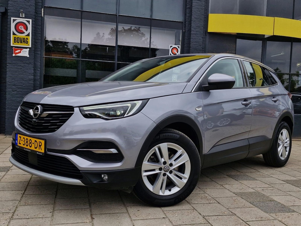 Opel Grandland X - 1.2 Turbo Elegance Automaat | Camera Voor + Achter | Parkeersensoren | Half Leder | Navi | - AutoWereld.nl