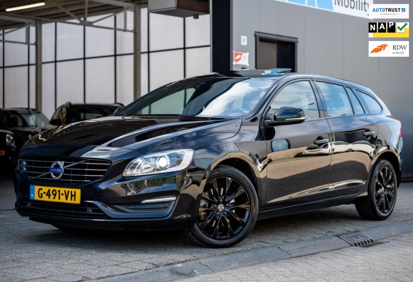 Volvo V60 - 2.0 D3 Polar+ |PANO|BI-XENON|LEDER - AutoWereld.nl