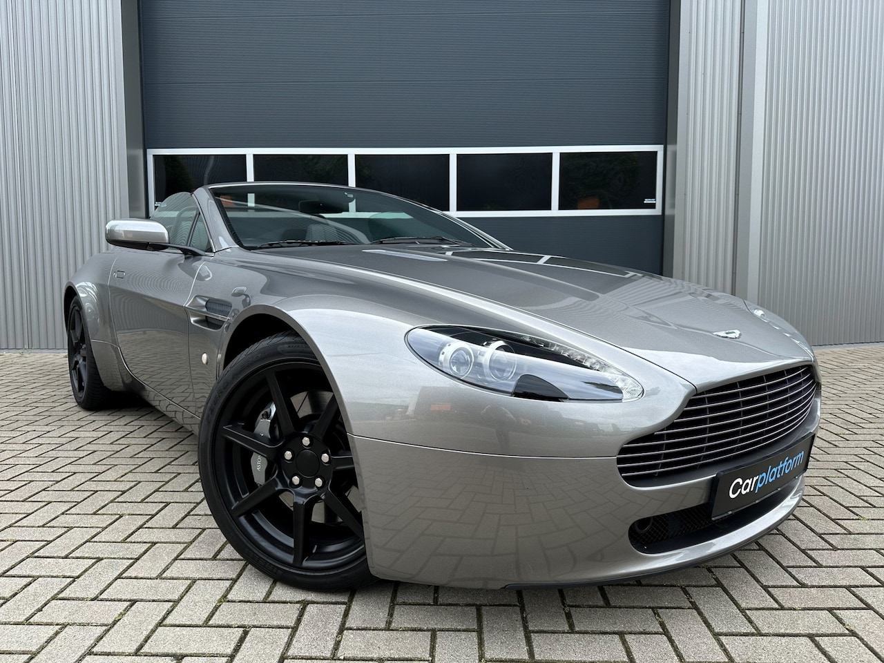 Aston Martin V8 Vantage Roadster - 4.3 V8 | Handgeschakeld | Documentatie Compleet - AutoWereld.nl