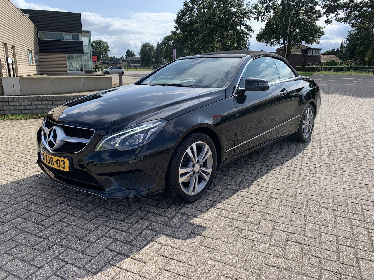 Mercedes-Benz E-klasse Cabrio - 200 Ambition Automaat [ fm navi,leer,ecc,xenon,lmv,pdc ] - AutoWereld.nl