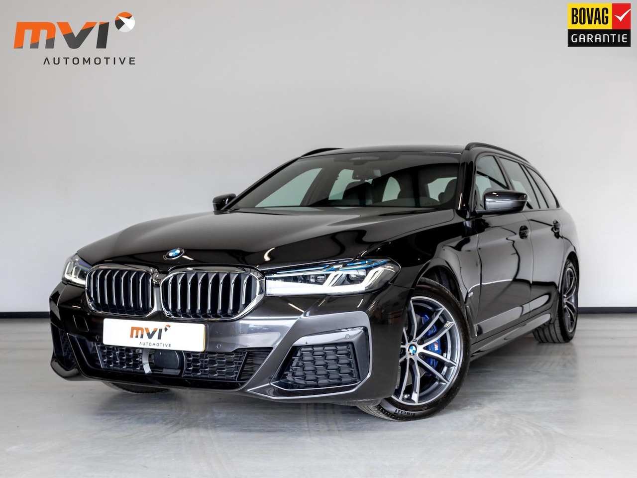 BMW 5-serie Touring - 530i xDrive High Executive M pakket / 252pk / Trekhaak / Panoramadak / Side assist / Head- - AutoWereld.nl