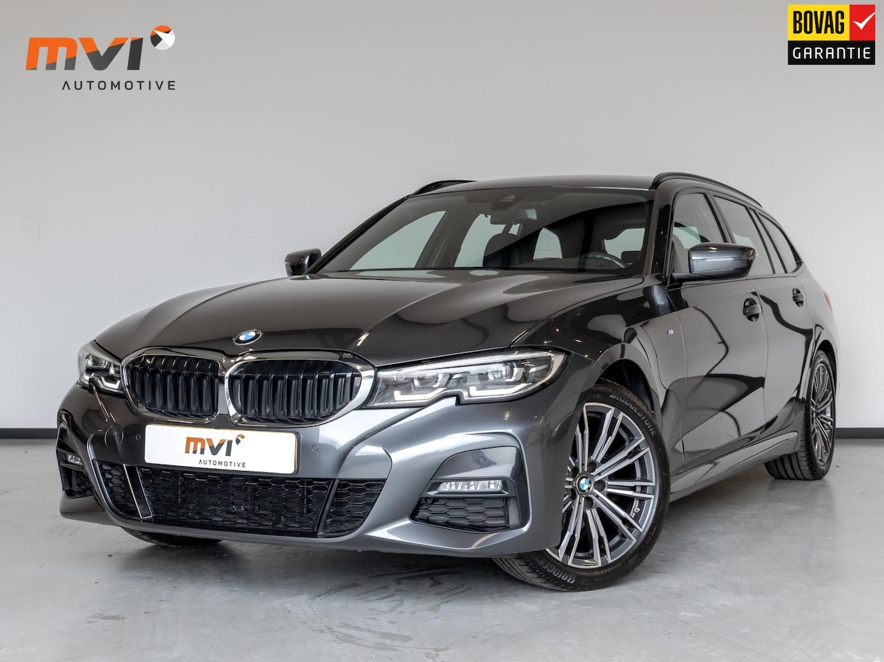 BMW 3-serie Touring - 318i M Pakket / 156pk / Leder / Side assist / Virtual Cockpit - AutoWereld.nl