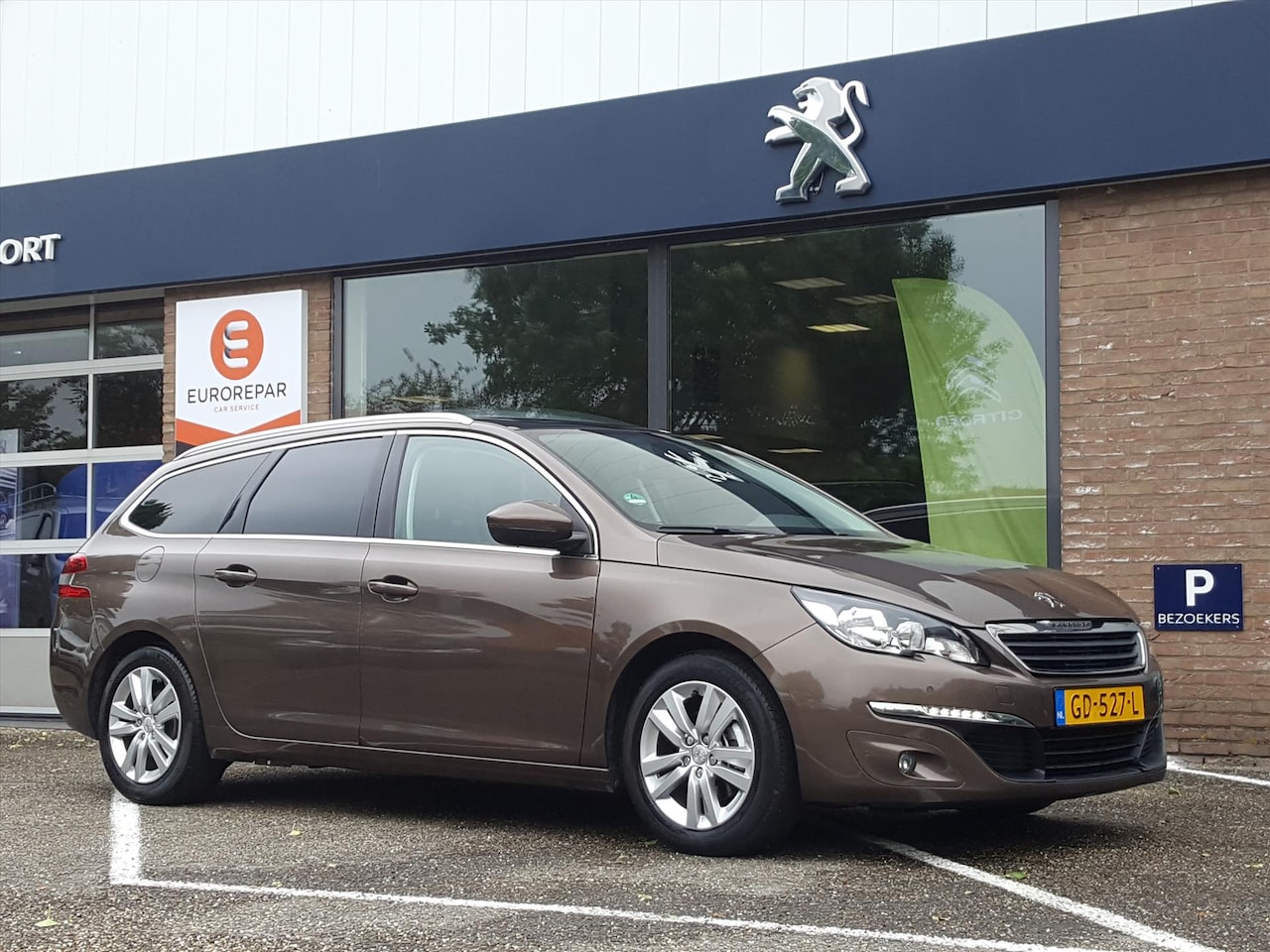 Peugeot 308 - BLUE L. EXECUTIVE 1.2 PureTech-110pk Navigatie, Cruise & Climate control, Trekhaak, Parkee - AutoWereld.nl