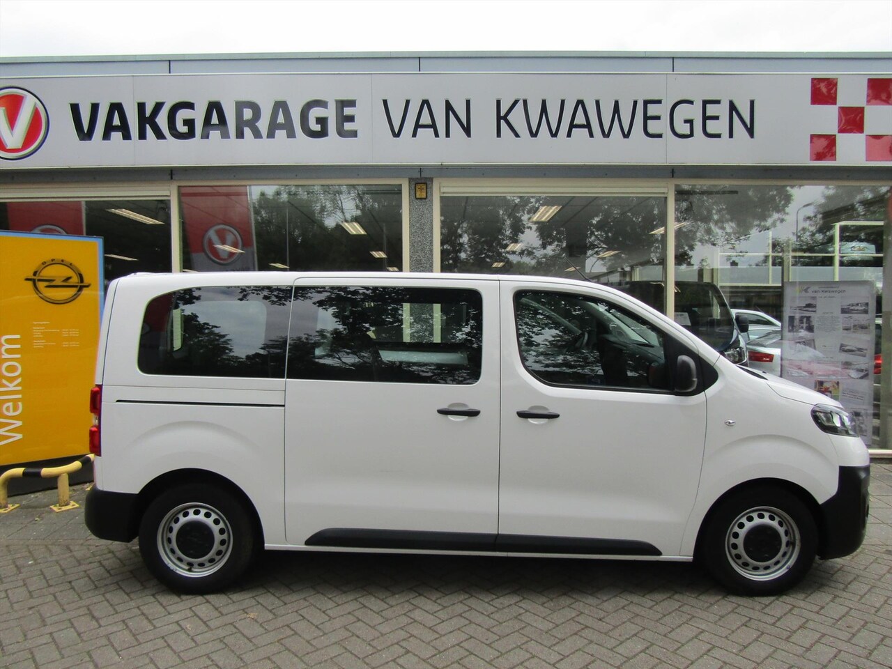 Opel Vivaro - 9 PERS.BUS AIRCO, CRUISE C. BLUET. 10 STUKS - AutoWereld.nl