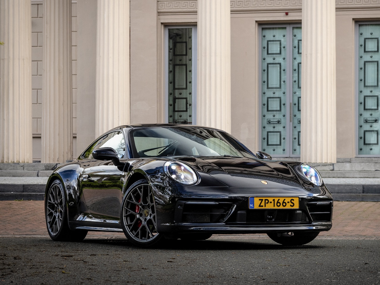 Porsche 911 - [992] 3.0 Carrera 4S Coupé SportDesign l Lift l Achterasbesturing l Stoelkoeling l ACC - AutoWereld.nl