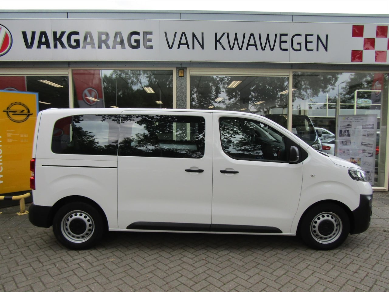 Opel Vivaro - 9 PERS.BUS AIRCO, CRUISE C. BLUET. 10 STUKS - AutoWereld.nl