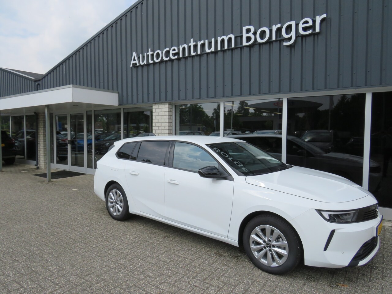 Opel Astra Sports Tourer - 1.2 Level 2 navi/clima/16"LM /cruise/PDC - AutoWereld.nl