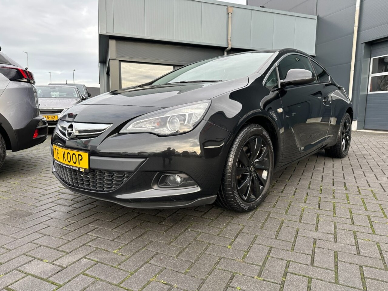 Opel Astra GTC - 1.4 Turbo GTC Black Edition Navi 140pk - AutoWereld.nl