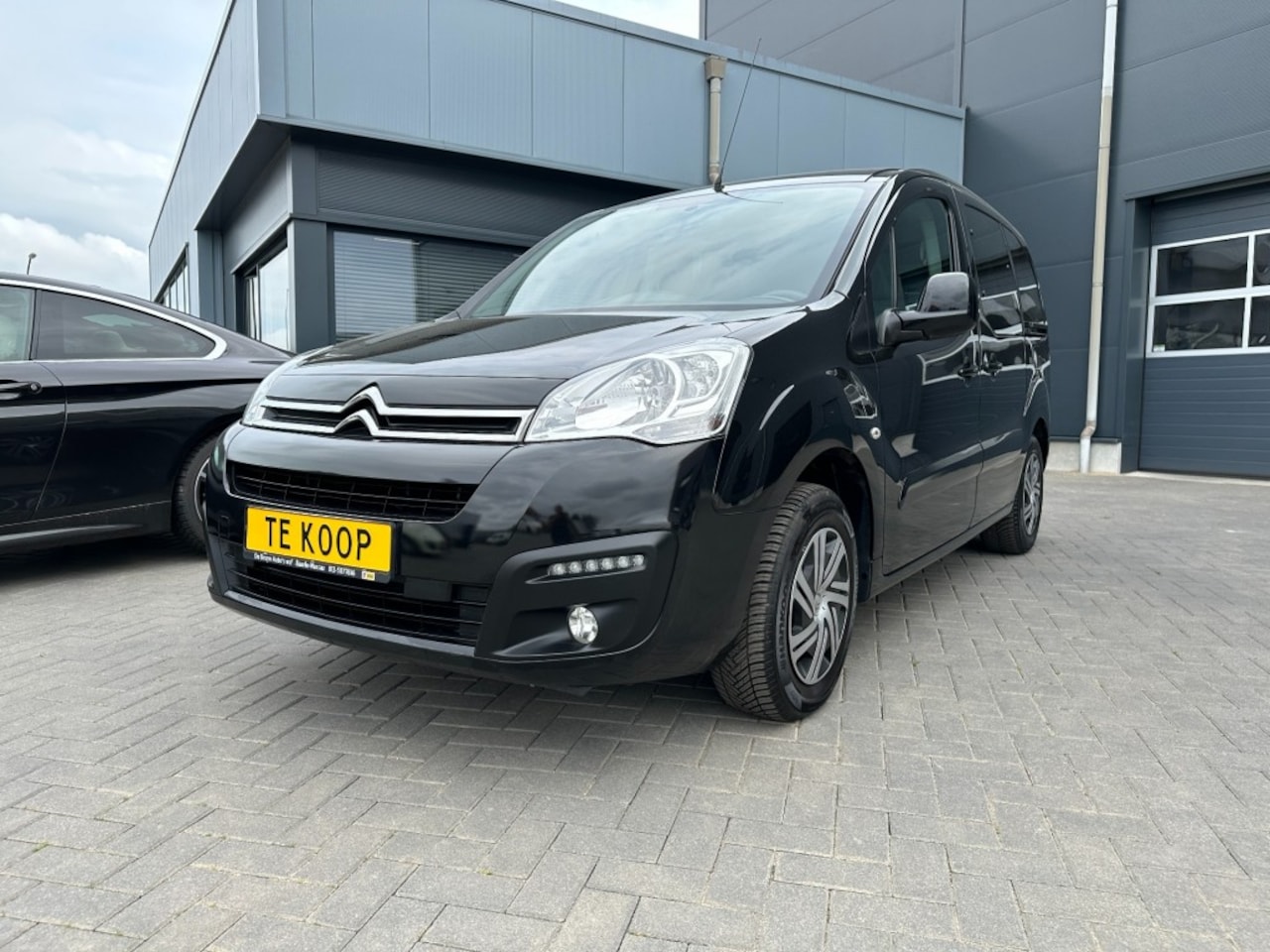 Citroën Berlingo - 1.2 PureTech Feel 5 pers. Airco 2xschuifdeur - AutoWereld.nl