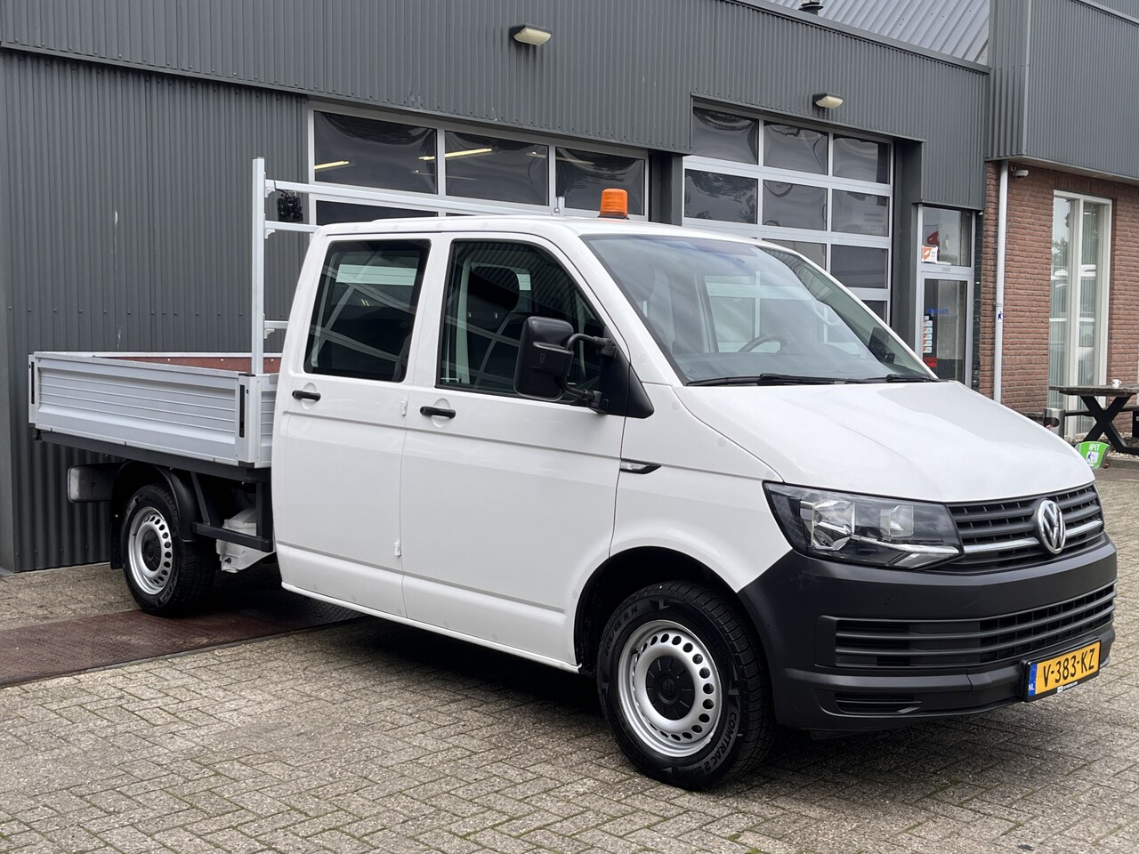 Volkswagen Transporter - 2.0 TDI L2H1 DC 102pk Pick-up Trekhaak Airco Camera Cruise controle Navigatie Dubbele cabi - AutoWereld.nl