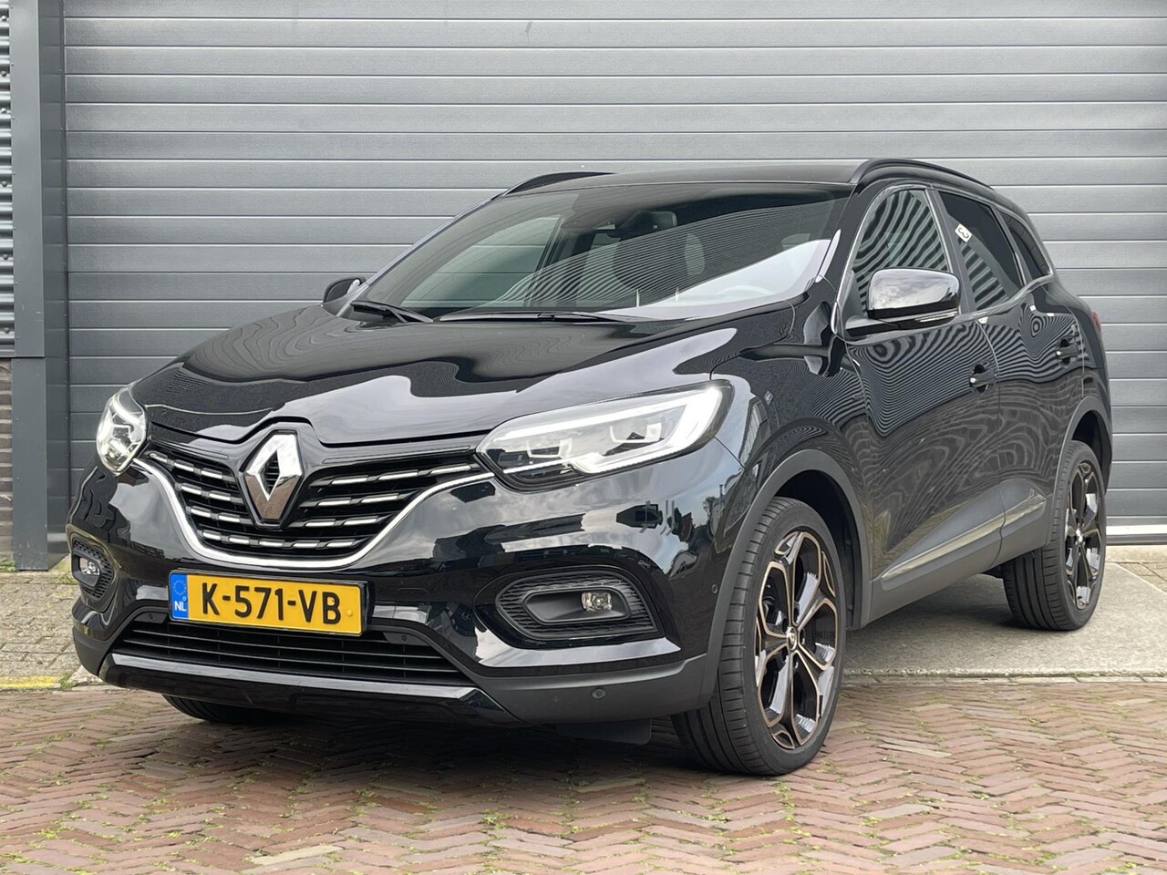 Renault Kadjar - 1.3 TCE BLACK EDITION I NAVI I APPLE/ANDROID I PARKEERSENSOREN I ADAPTIEVE CRUISE CONTROL - AutoWereld.nl