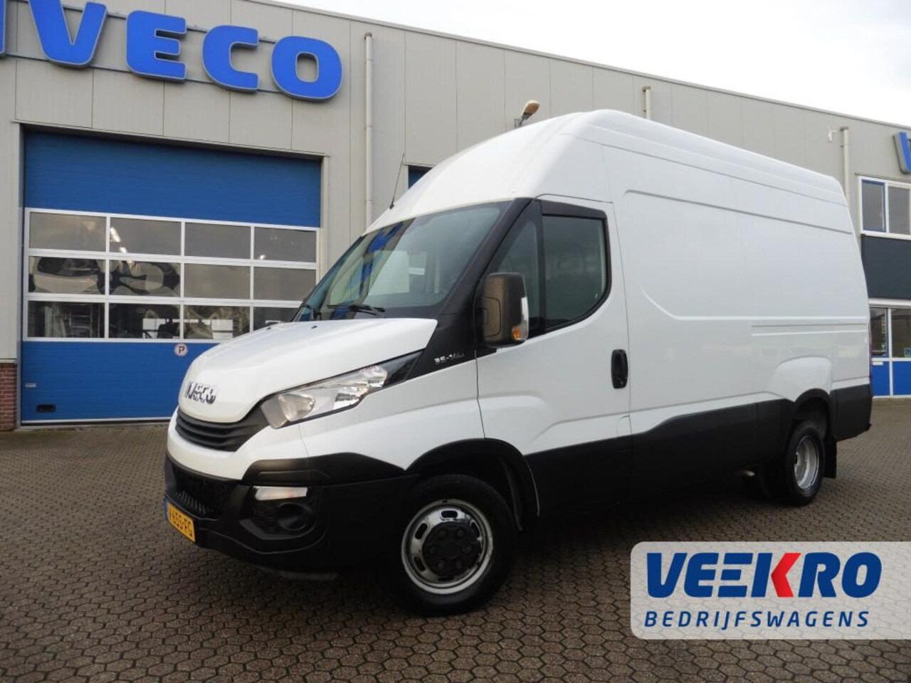 Iveco Daily - Hoogte 3, 140 PK, Dubbel lucht, 3500 KG trekgewicht - AutoWereld.nl