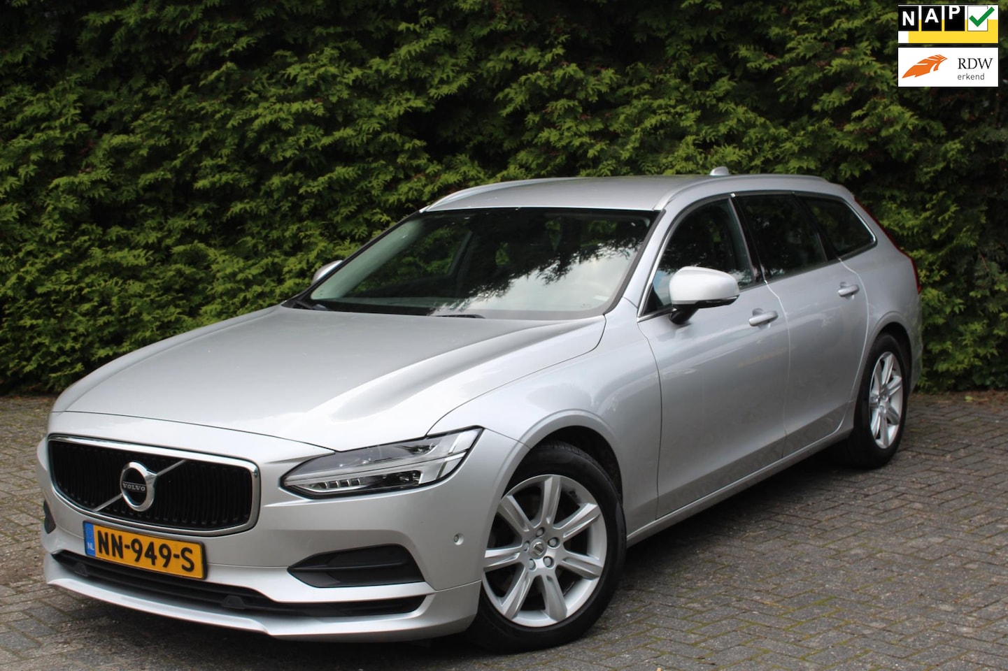 Volvo V90 - 2.0 D4 Momentum 190PK | Climate Control | Stoelverwarming | Leder | NAVI | Cruise Control - AutoWereld.nl