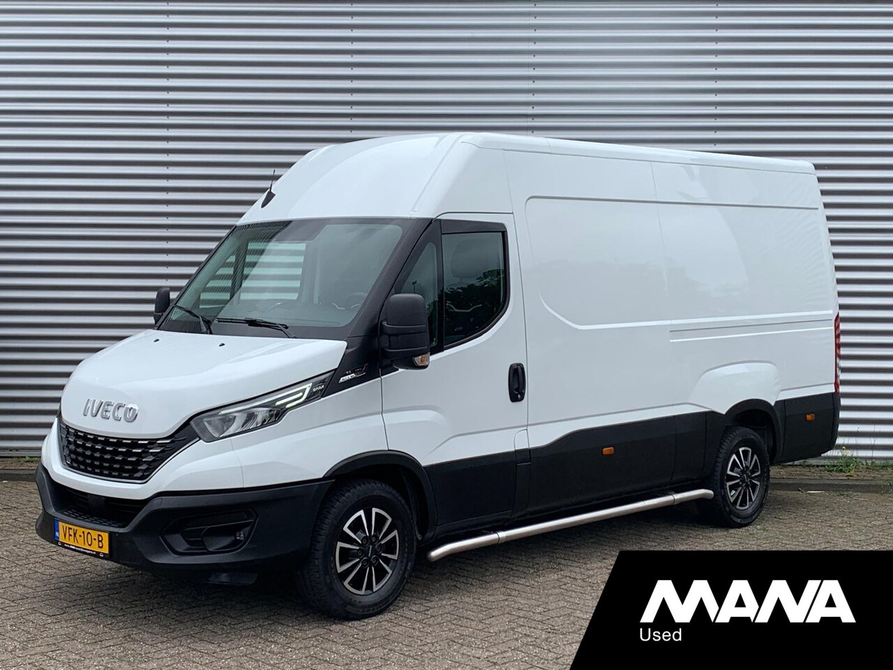 Iveco Daily - 35S14V 2.3 140pk Automaat 352 L2H2 LED Climatronic Navigatie Cruise Camera LMV Trekhaak Bl - AutoWereld.nl