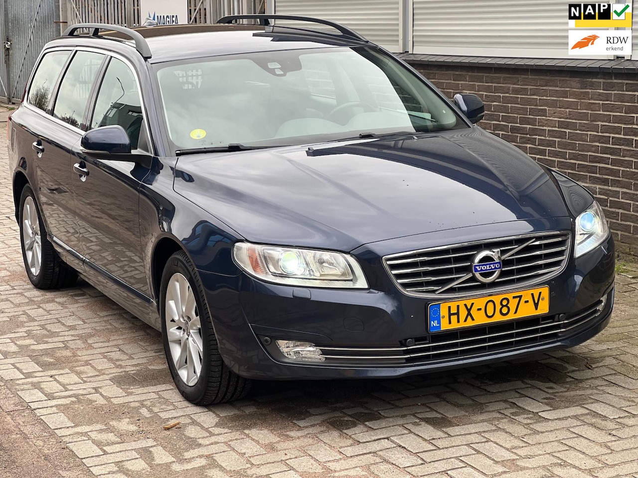 Volvo V70 - 2.0 D4 Summum Zeer netjes eerste eigenaar afkomstig automaat. - AutoWereld.nl