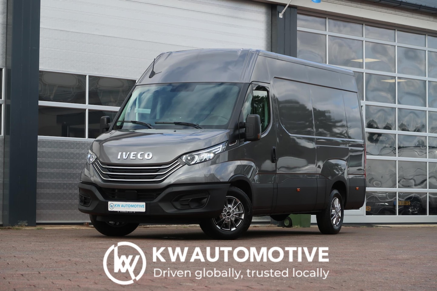 Iveco Daily - 35S18HV 3.0 35 L2H2 LED/ NAVI/ CAMERA/ CLIMA - AutoWereld.nl