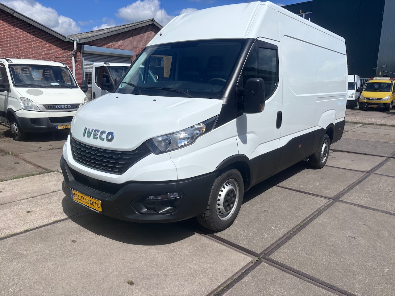 Iveco Daily - 35S14V 2.3 352 H3 L Trekhaak 3500 kg! - AutoWereld.nl