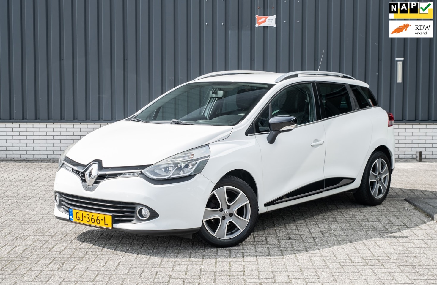 Renault Clio Estate - 0.9 TCe Night&Day *NAVI*Cruise Control* - AutoWereld.nl