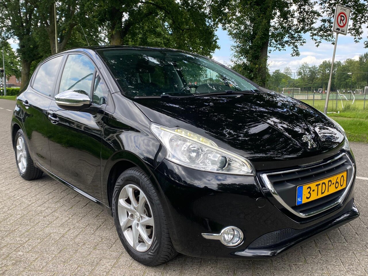 Peugeot 208 - 1.2 VTi Oxygo airco navigatie cruis control parkeer sensor - AutoWereld.nl